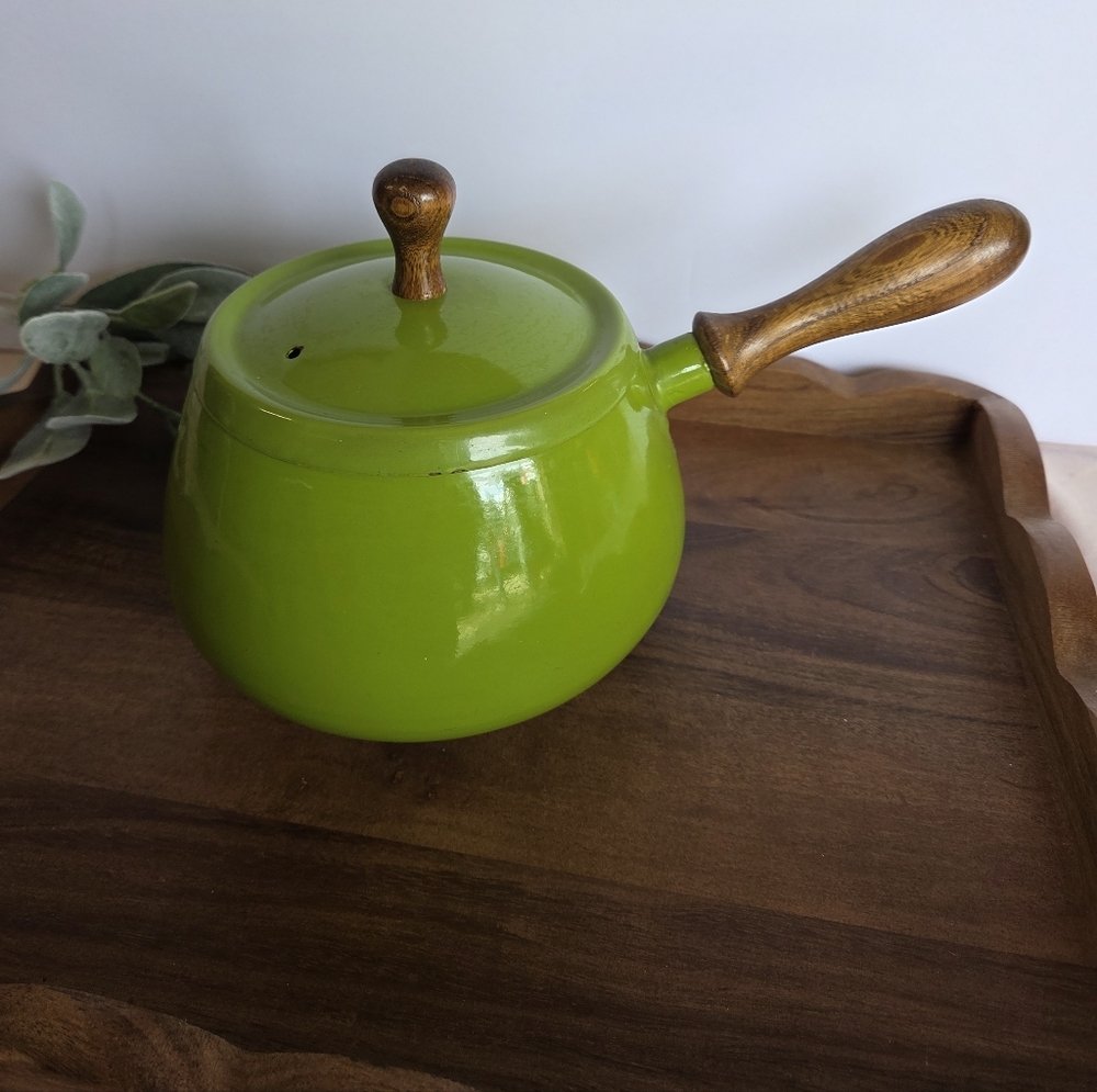 Vintage 1970's Green Enamelware Fondue Pot with Lid & Wooden Handle